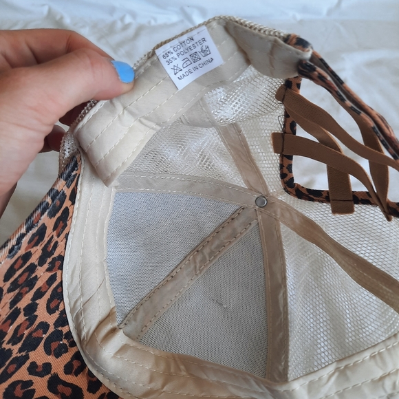 New! Leopard Print Pony Tail Hat - Picture 4 of 4